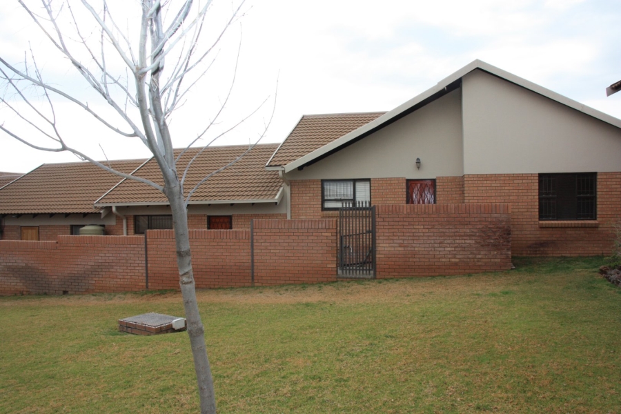 2 Bedroom Property for Sale in Langenhovenpark Free State